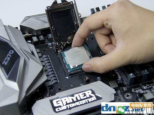 电脑组装教程：i7-8700k+1070ti吃鸡主机装机实录