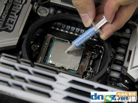 电脑组装教程：i7-8700k+1070ti吃鸡主机装机实录