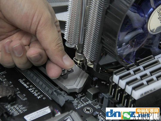 电脑组装教程：i7-8700k+1070ti吃鸡主机装机实录